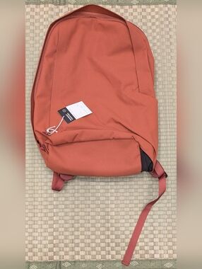 NWT Moment MTW Everything 17L Backpack